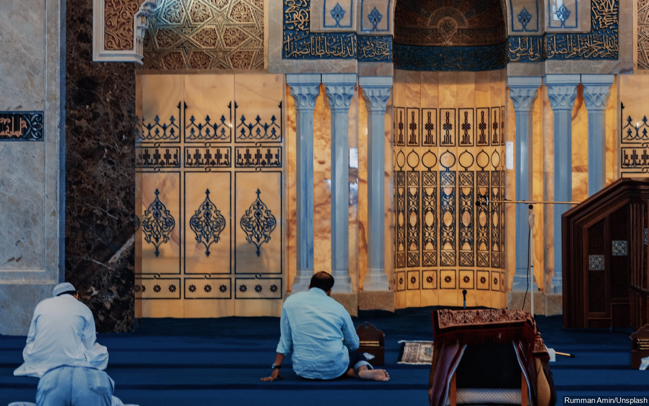 2 Tahun Salat di Rumah, Kini MUI Izinkan Salat Jumat Hingga Ied Dengan Saf Rapat di Masjid