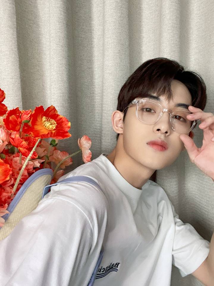 Winwin WayV membagikan potret mempromosikan Gentle Monster