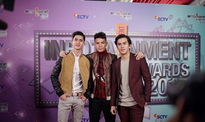 Hadiri Acara Award Bersama