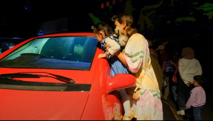 Keseruan Luna dan Lala di Sea World