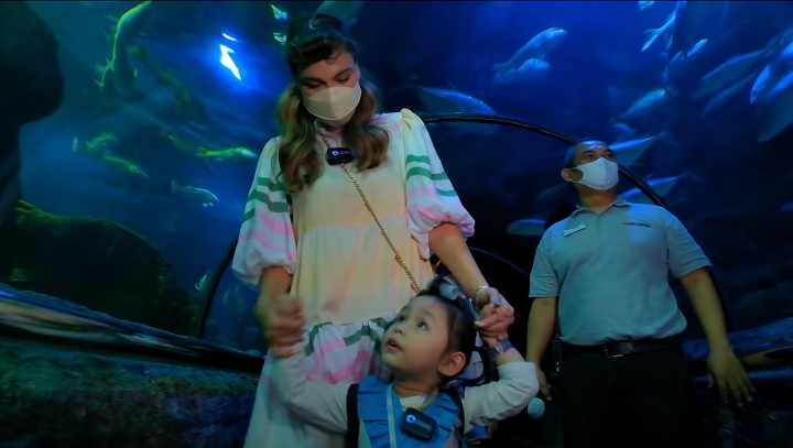 Luna dan Lala di akuarium