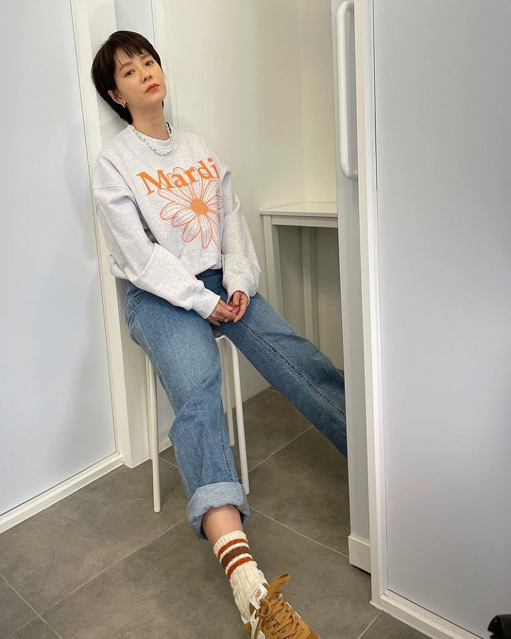 Pose Song Ji Hyo 'so instagramable'
