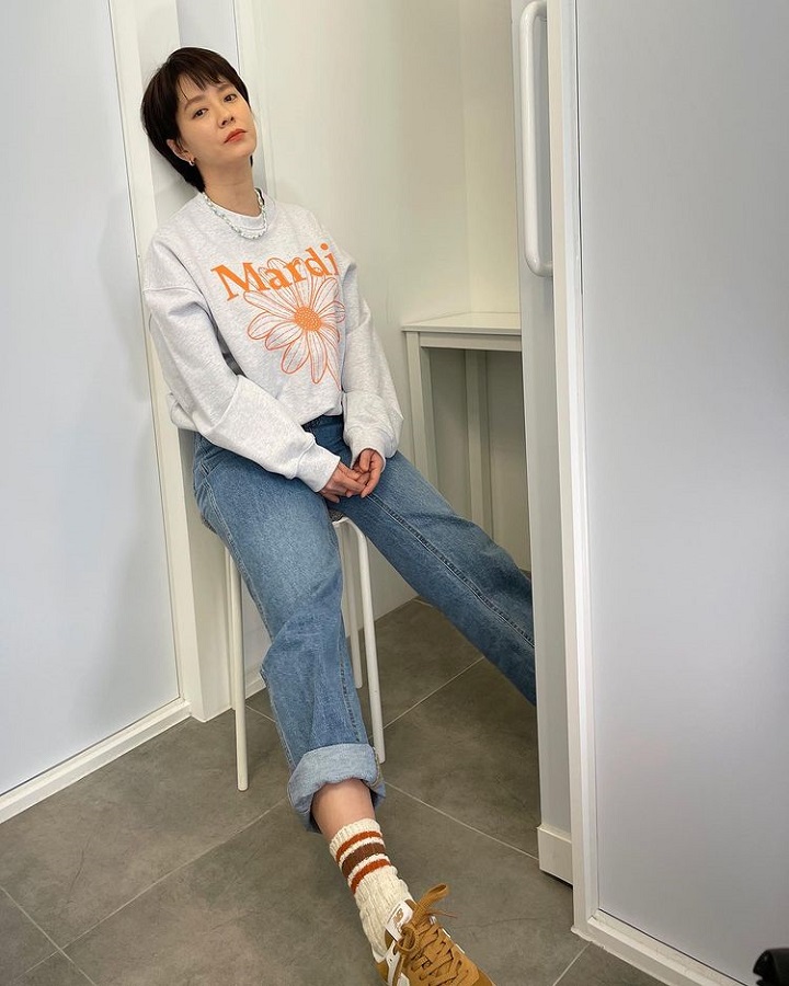 Pose Song Ji Hyo 'so instagramable'