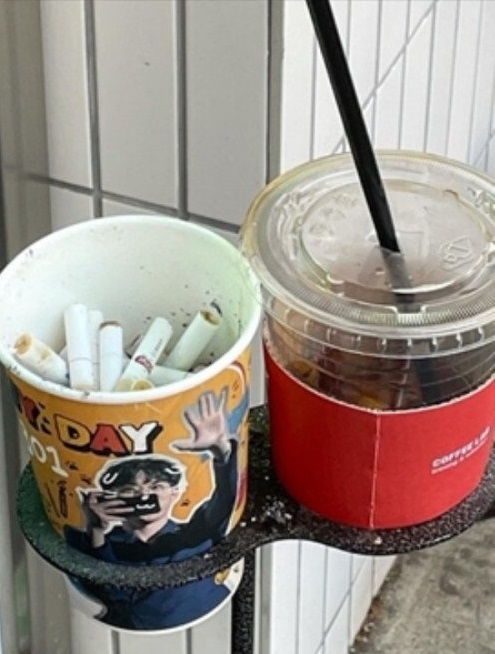 10CM Tuai Kecaman Usai Jadikan Hadiah dari Fans sebagai Asbak Rokok
