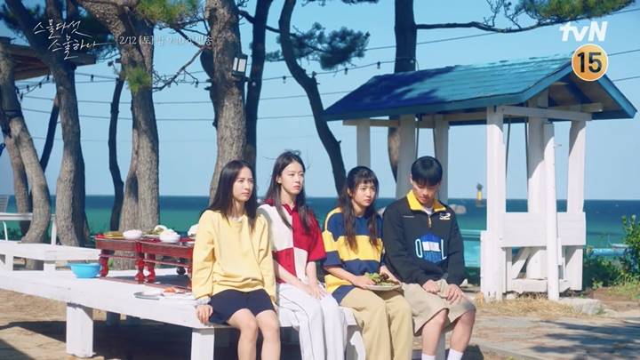 Adegan Kim Tae Ri cs ketika melakukan karyawisata di \'Twenty-Five, Twenty-One\'