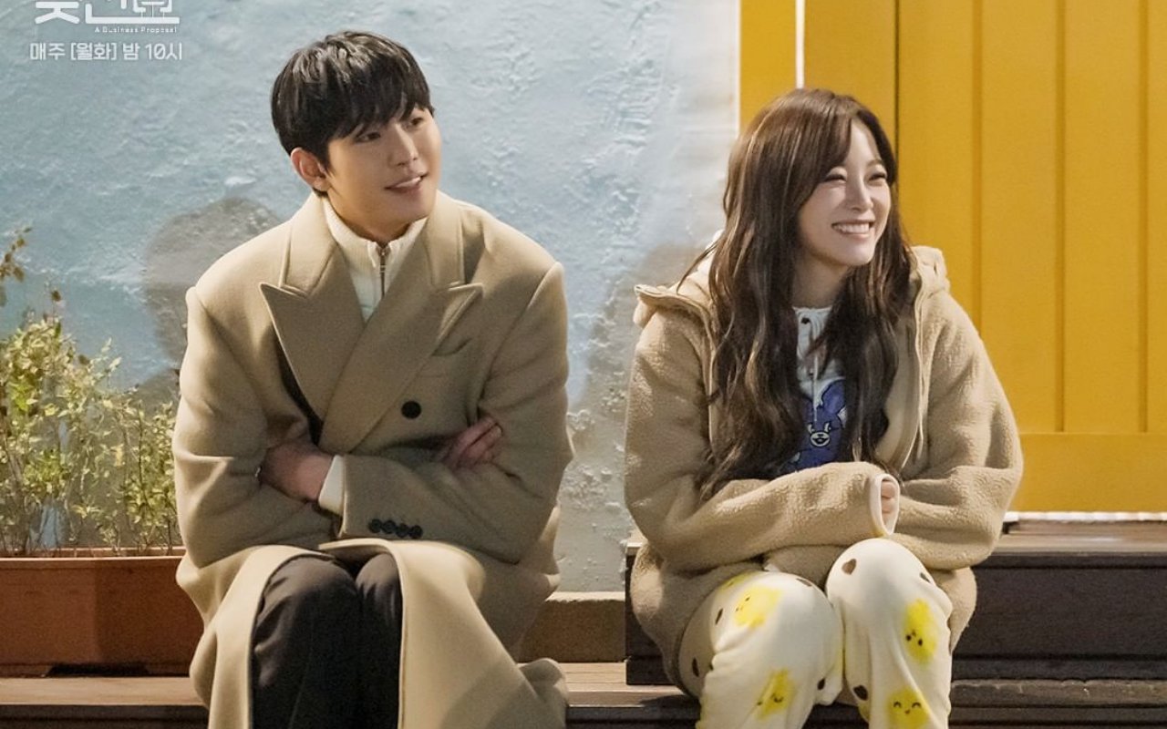 Begini Ciri Khas Ahn Hyo Seop dan Kim Sejeong di Lokasi Syuting 'Business Proposal'