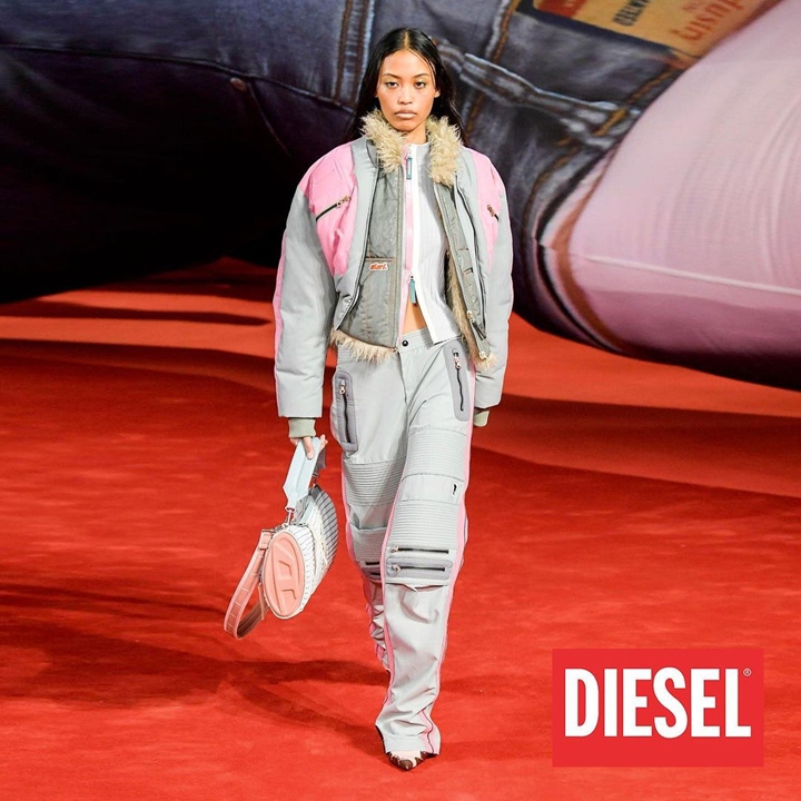 Debut Model di Panggung Internasional