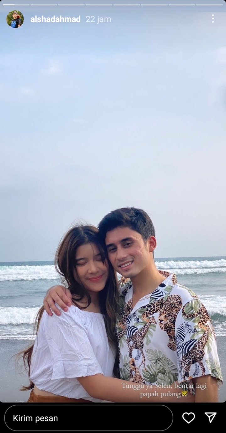 Main bareng di pantai 
