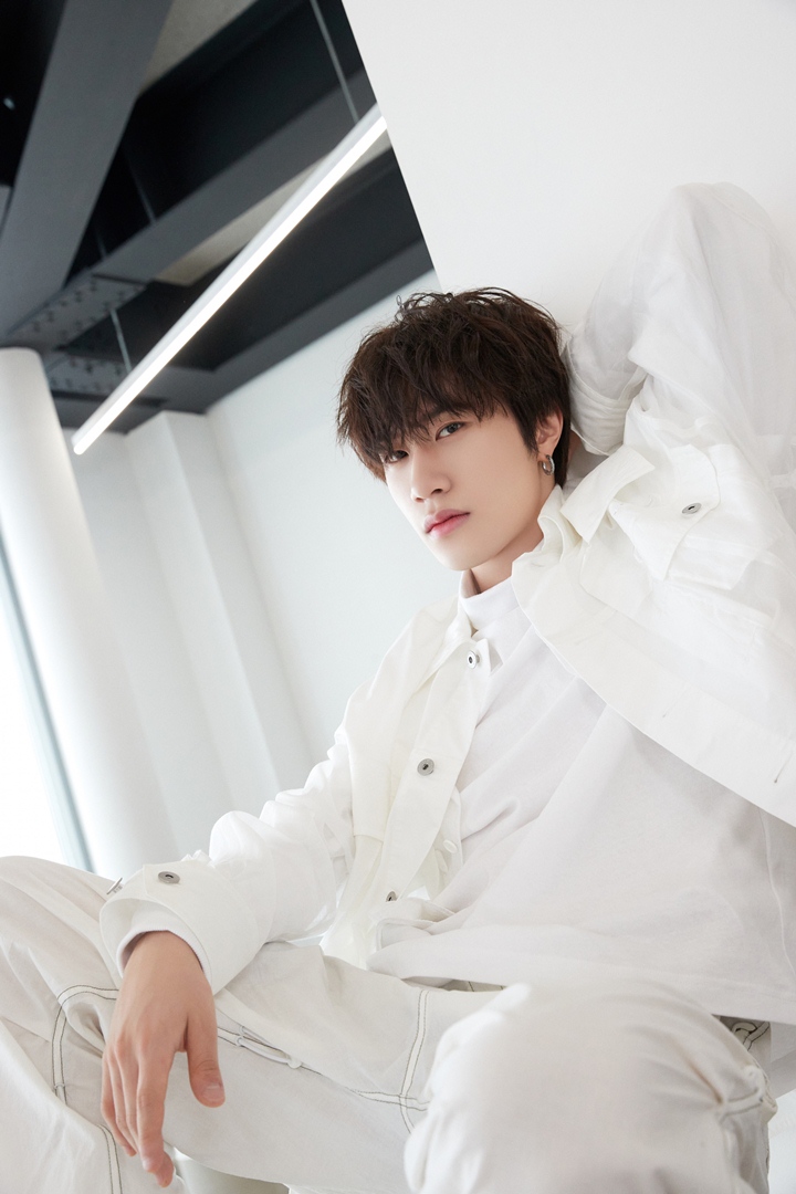 Berpartisipasi di 'YG Treasure Box'
