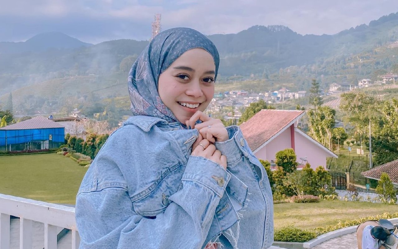 Karier Makin Bersinar, Lesty Kejora Borong Empat Piala Sekaligus di SCTV Music Awards 2022