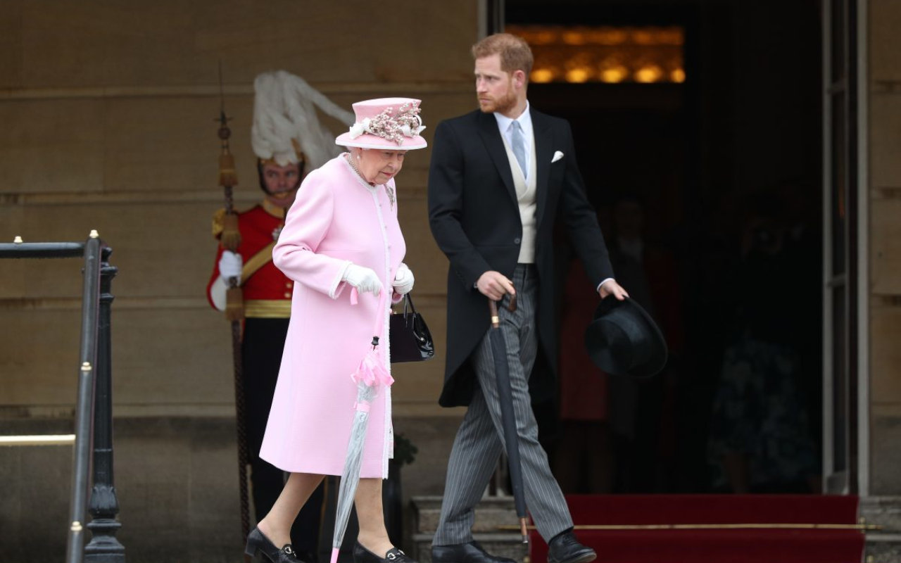 Memoar Pangeran Harry Dipastikan Tak Akan Jatuhkan Ratu Elizabeth II