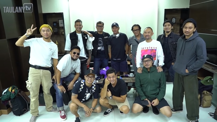 Ngeksis Dulu di Stasiun