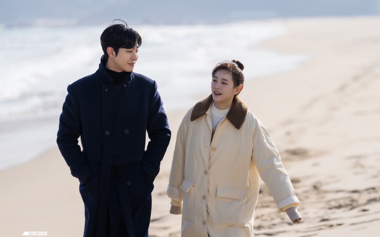 Adegan Romantis Kim Sejeong dan Ahn Hyo Seop 'Business Proposal' Tiru 'DOTS'?