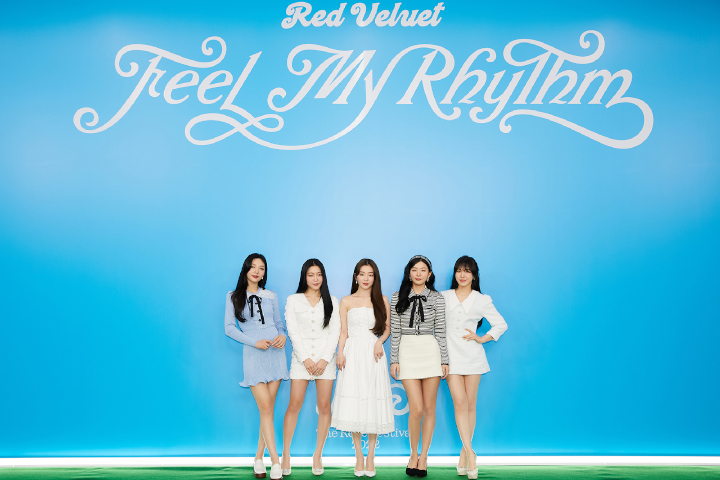 Red Velvet Tampil Elegan di Preskon Comeback, Irene Paling Beda 1