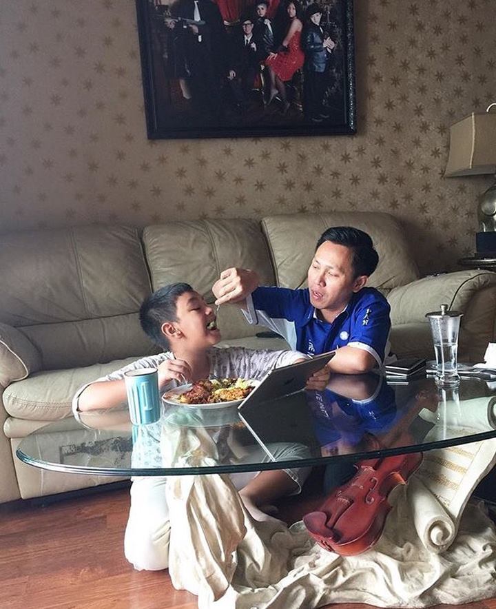 lengket dengan ayah