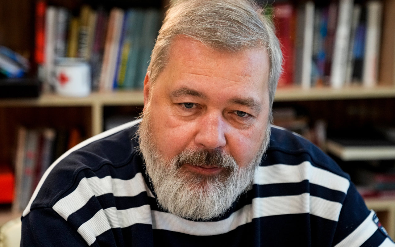 Jurnalis Rusia Peraih Nobel Perdamaian Akan Sumbang Medalinya untuk Pengungsi Ukraina
