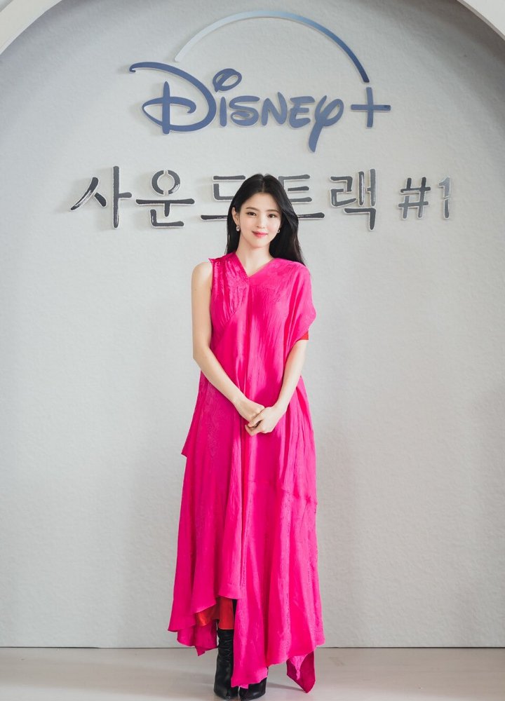 Ngejreng Banget, Busana Han So Hee di Preskon \'Soundtrack #1\' Dikritik Aneh