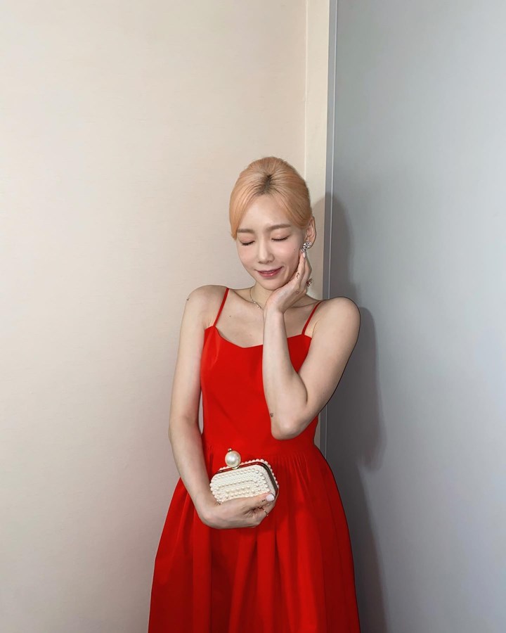 Manis dengan gaun simpel