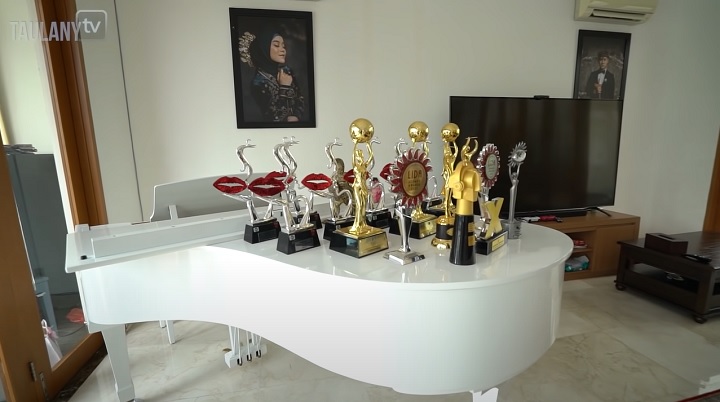 Piala bertebaran