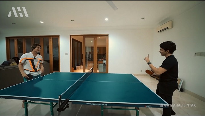 Bisa main tenis dalam rumah