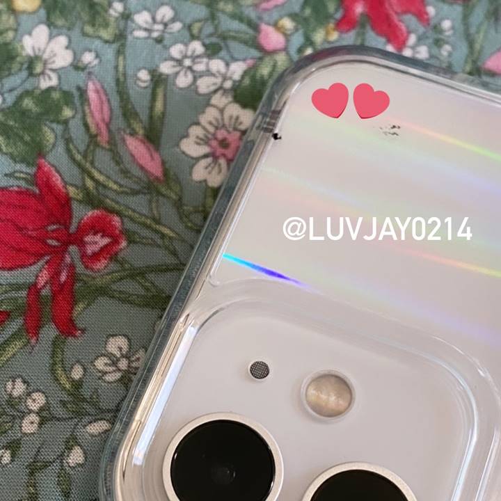 Taeyong NCT memberikan tanda tangan untuk penggemar kala bertemu secara tidak sengaja