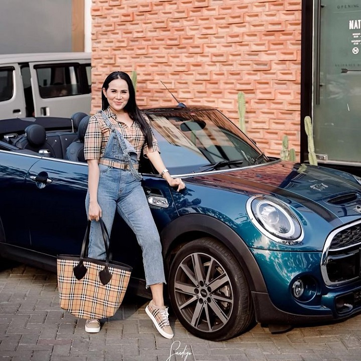 <i>Fashionable</i> dengan Burberry 