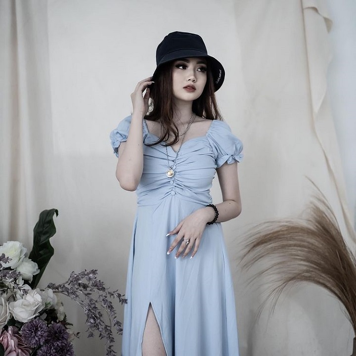 Dipadukan dengan dress
