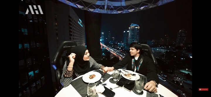 Menikmati indahnya malam