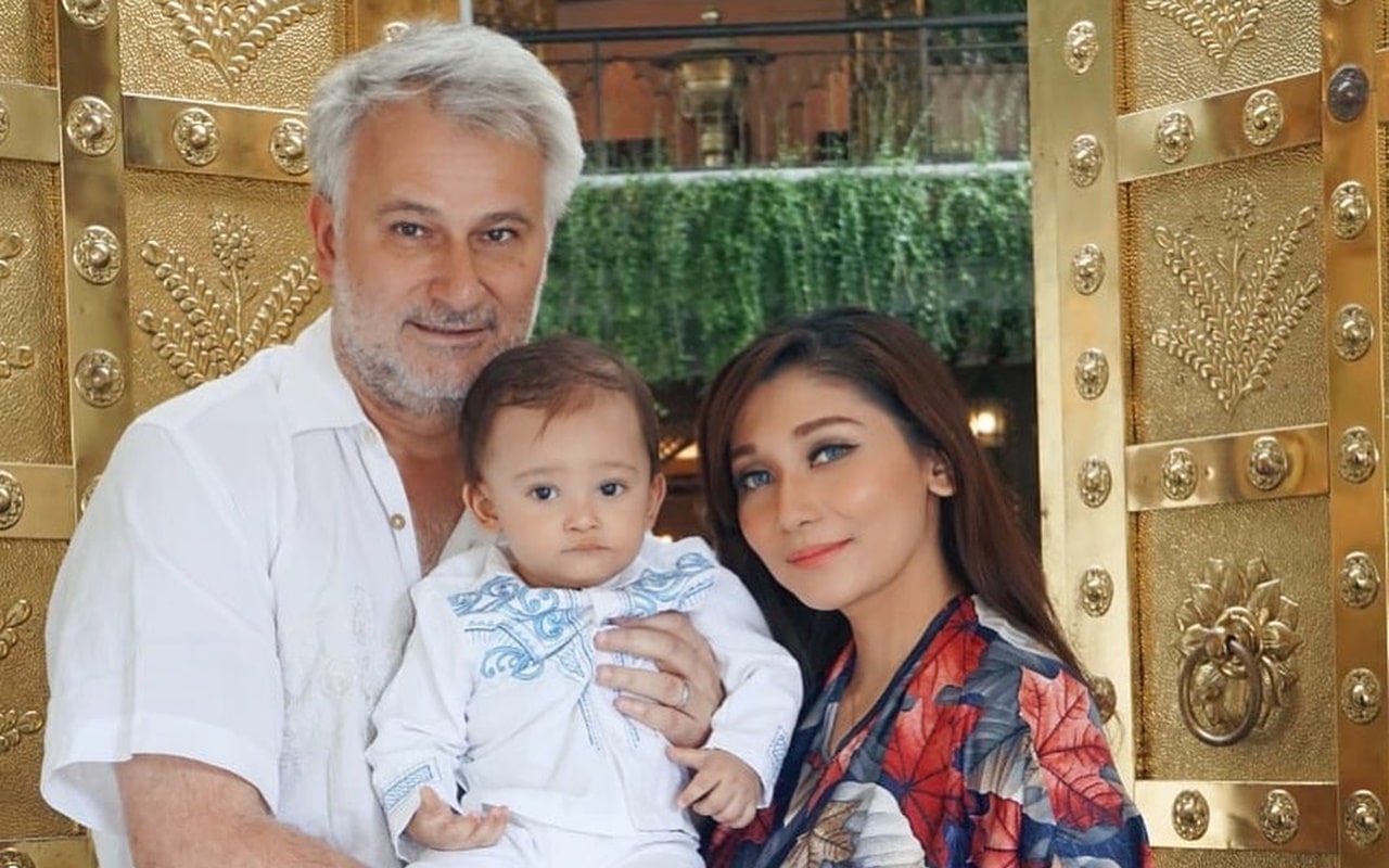 Baby Margaretha Nyesek Bagikan Foto Kenangan Terakhir Mendiang Suami: Sakit Banget Ya Allah