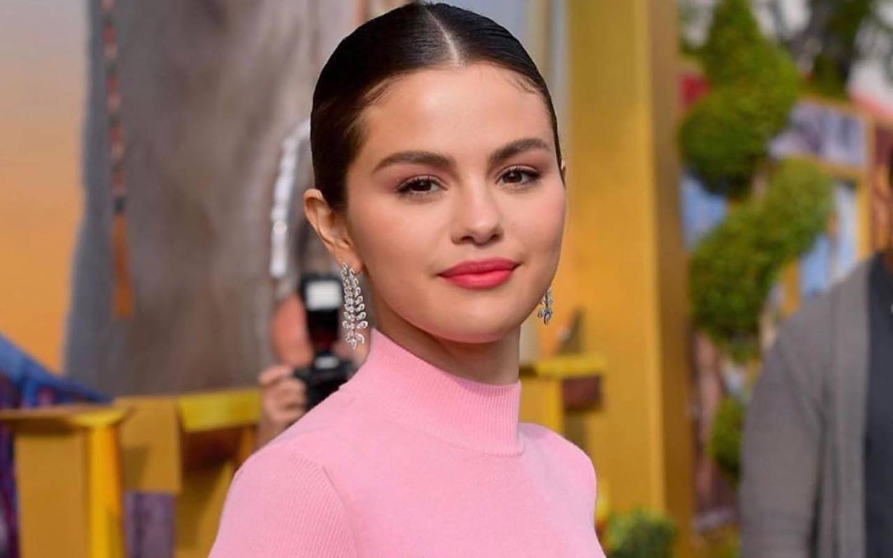 Selena Gomez Ubah Gaya Rambut, Keceplosan Ungkap Status Asmara Sebenarnya