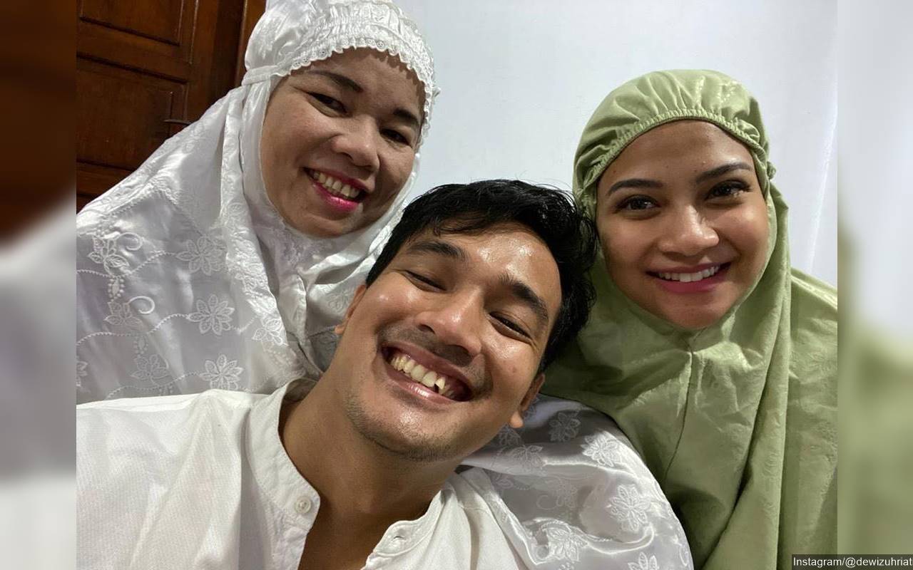 Oma Dewi Unggah Puisi Usai Ziarah ke Makam Vanessa Angel dan Bibi Andriansyah, Isinya Bikin Sesak