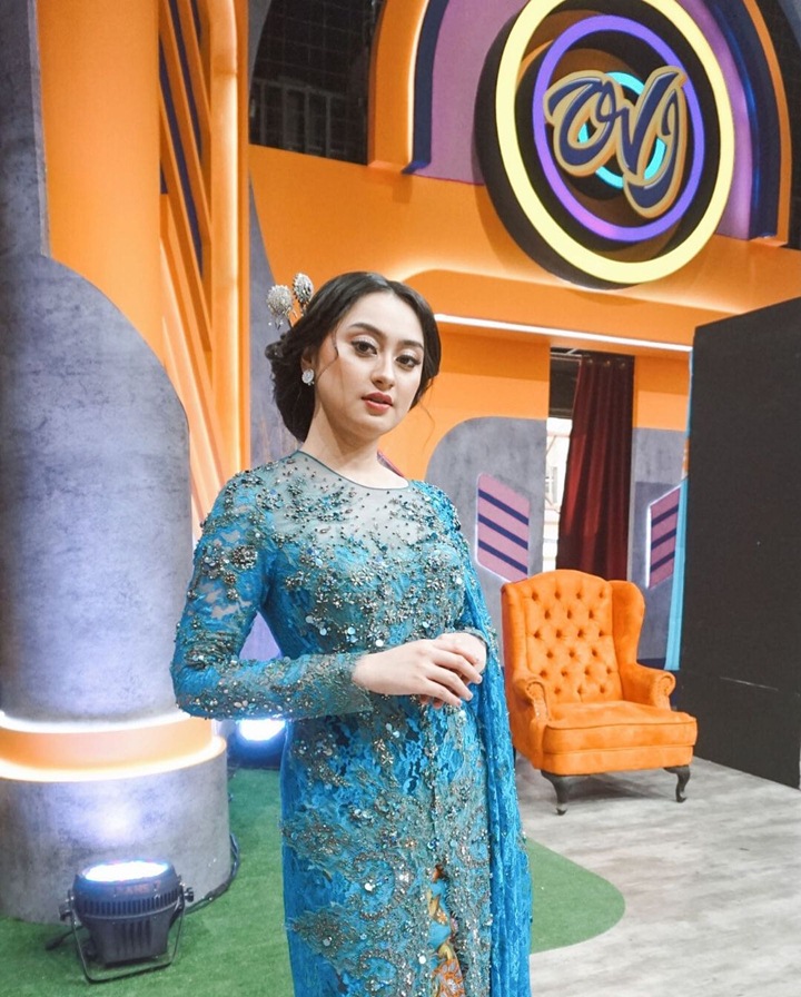 Runner Up 1 Gadis Sampul 2012