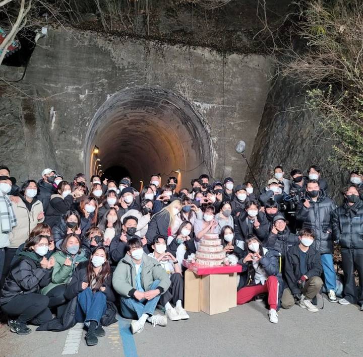 Foto syuting terakhir drama tvN \'Twenty-Five, Twenty-One\'