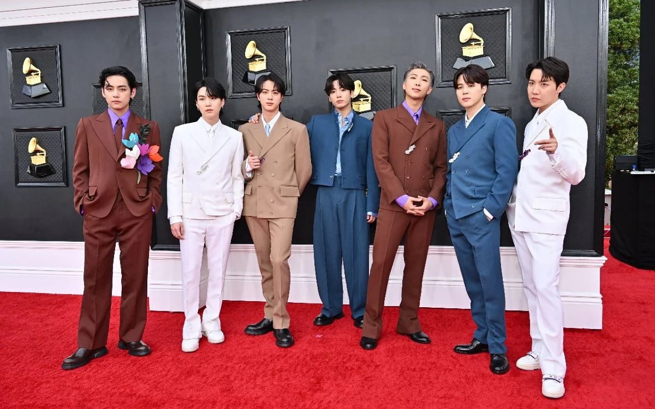 Grammy Awards 2022: Kelewat Mengesankan, Penampilan BTS di Red Carpet Tuai Pujian Selangit