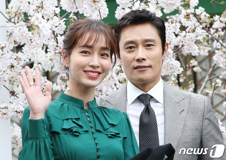  Lee Byung Hun dan Lee Min Jung