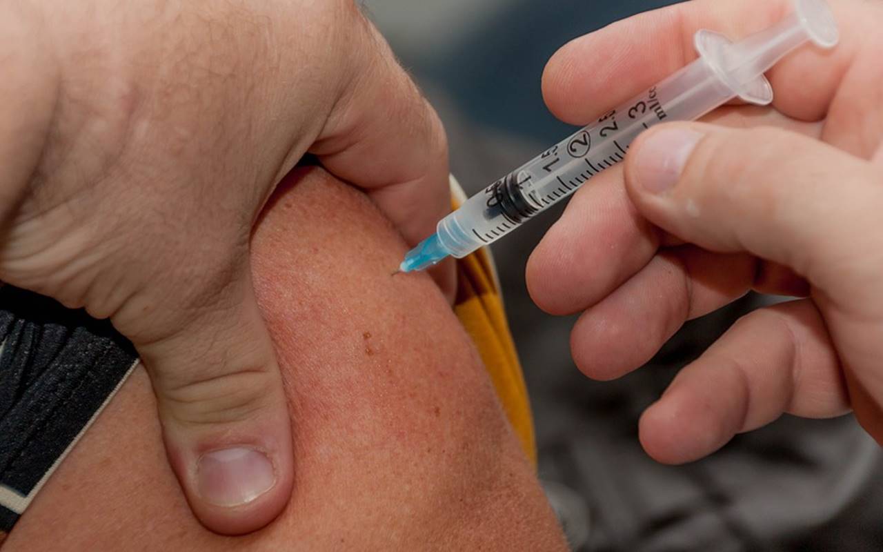 Seorang Pria di Jerman Rela Suntik Vaksin COVID-19 90 Kali Demi Jual Kartu Pass Palsu