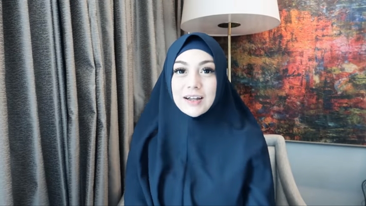 Alasan Celine Memakai Hijab