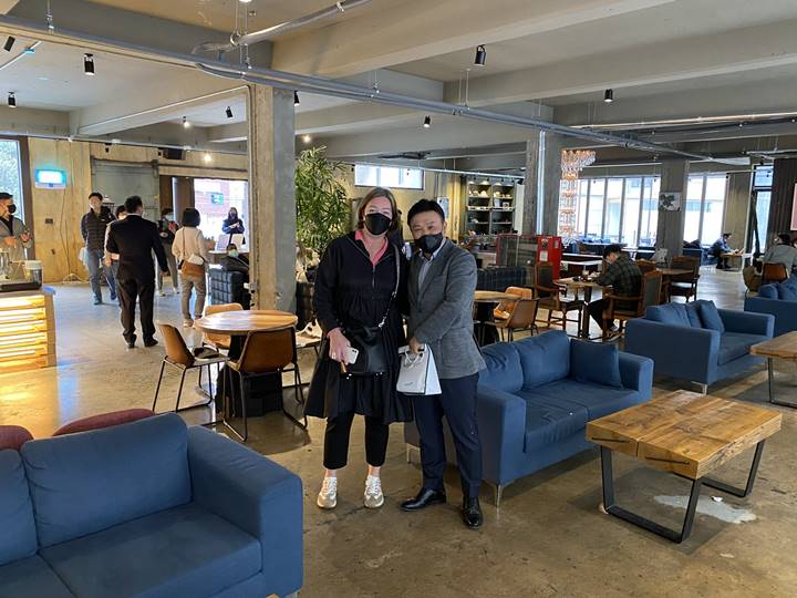 Ayah Jimin BTS Hadiahi Foto Fansite untuk Duta Besar Norwegia usai Berkunjung
