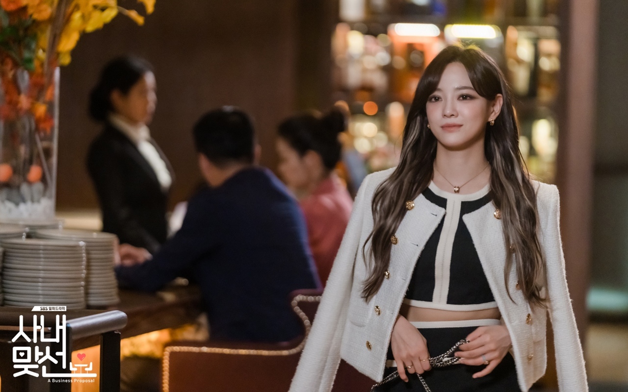 Kim Sejeong Akui Adegan Samantha & Rachel Hasil Ad-libs di 'Business Proposal'