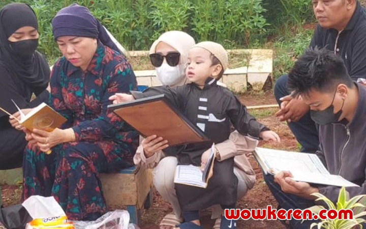 Haji Faisal Ajak Gala ke Makam Vanessa Angel dan Bibi Andriansyah