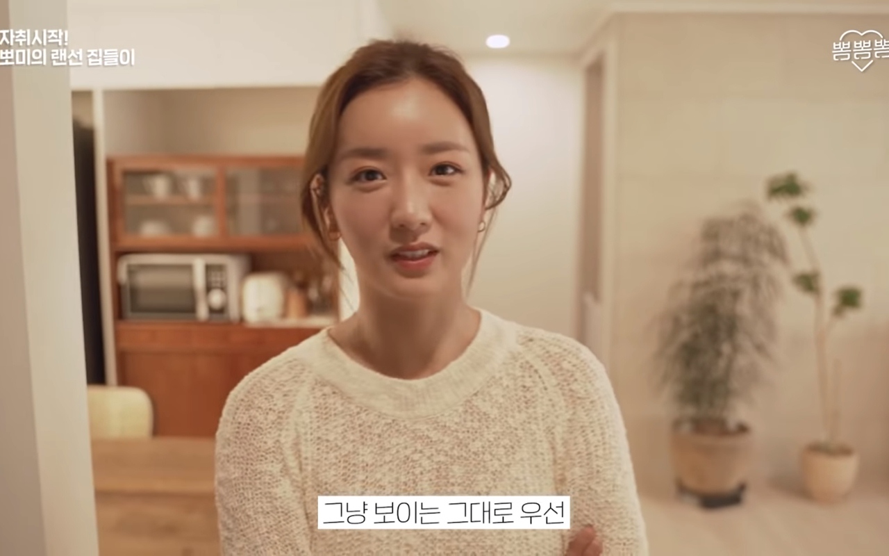 All White, Intip 10 Potret Apartemen Bomi A Pink yang Minimalis Tapi Nyaman