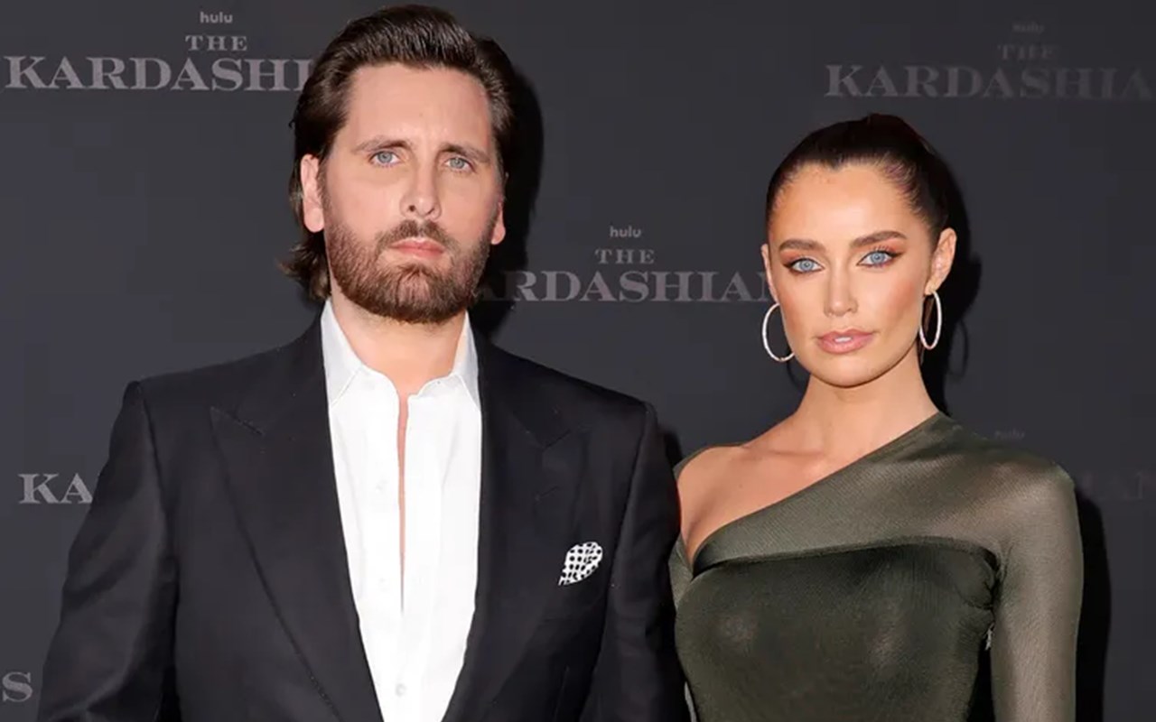 Scott Disick Perkenalkan Kekasih Baru Usai Kourtney Kardashian dan Travis Gelar Pernikahan Palsu