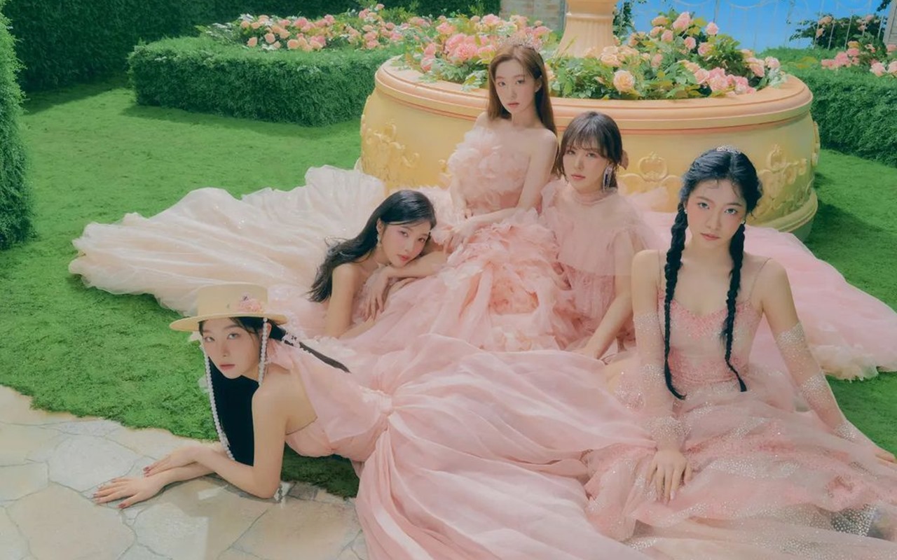 Red Velvet Selesai Promosi 'Feel My Rhythm', Outfit Mana yang Paling Cantik?