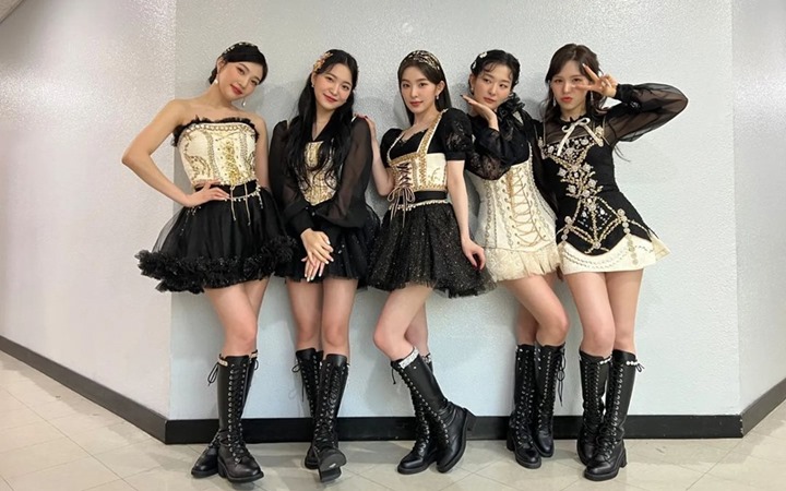Red Velvet Selesai Promosi \'Feel My Rhythm\', Outfit Mana yang Paling Cantik?