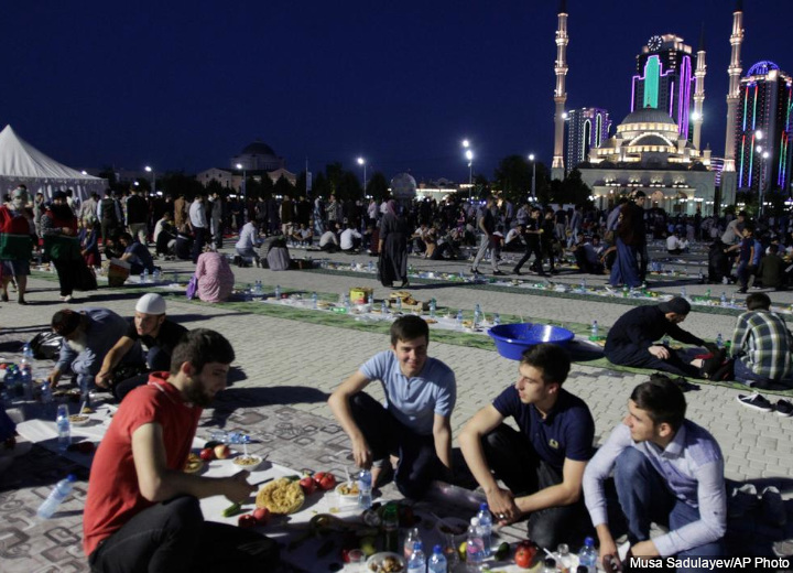 Perhatikan Jarak Antar Peserta Bukber