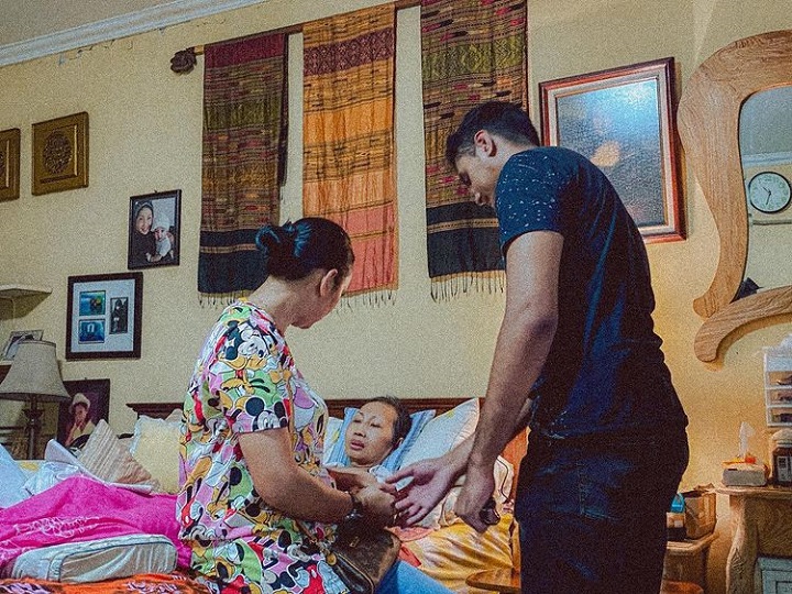 Bersama mendiang ibu