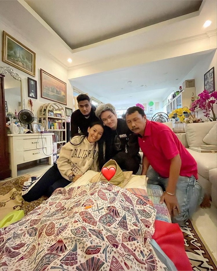  Tertangkap kamera dengan azka corbuzier
