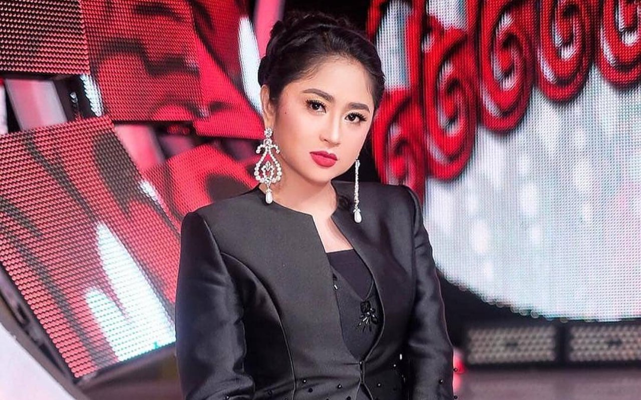 Dewi Persik Tanggapi Soal Kabar Duel Tinju dengan Nikita Mirzani: Hati-Hati