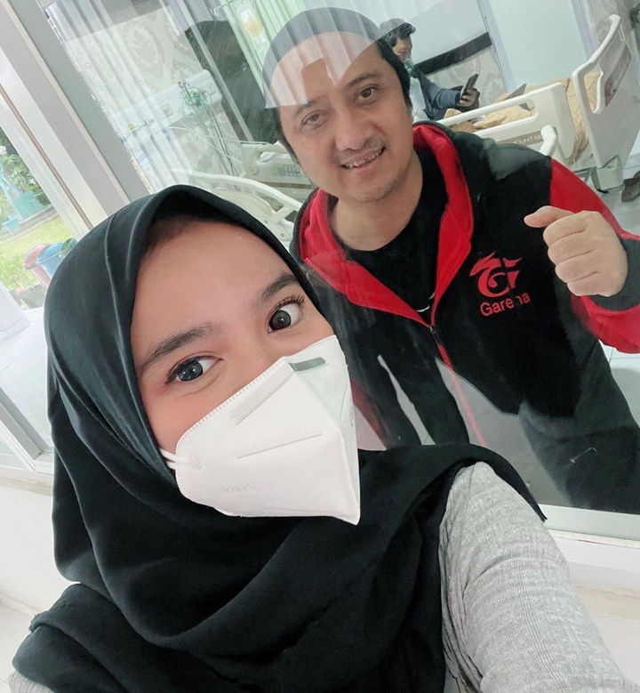 Momen Jenguk Papa Saat Isolasi
