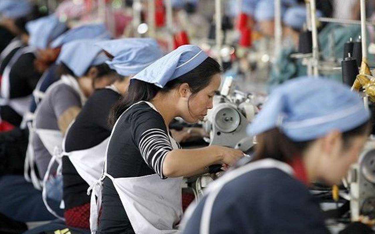 Janji Kemnaker Atur Gaji Perempuan Bakal Setara dengan Pekerja Laki-Laki